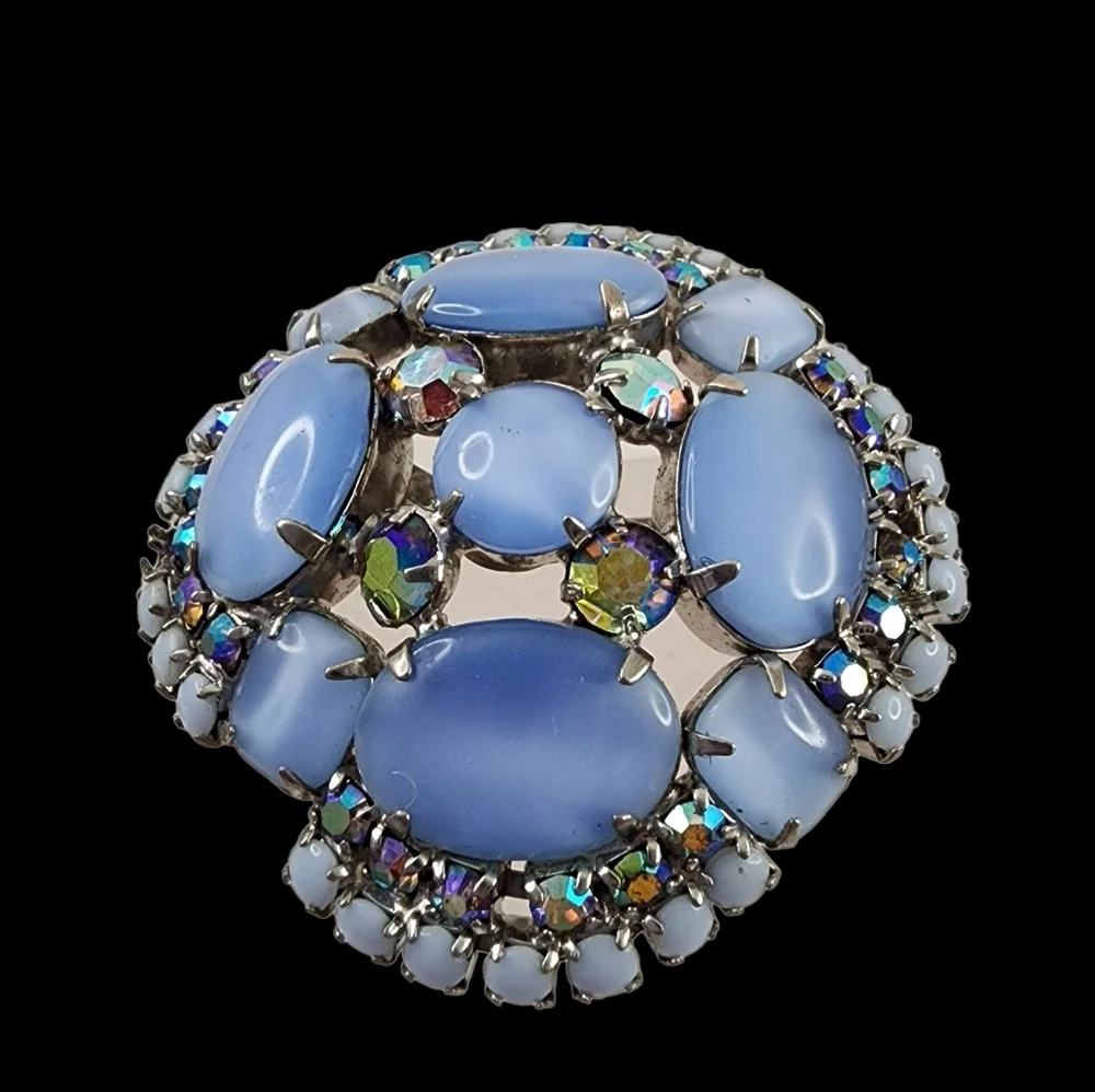 Vintage Brooch Pin Aurora Borealis Blue Rhinestones 1960s sixties A0245 -Q6